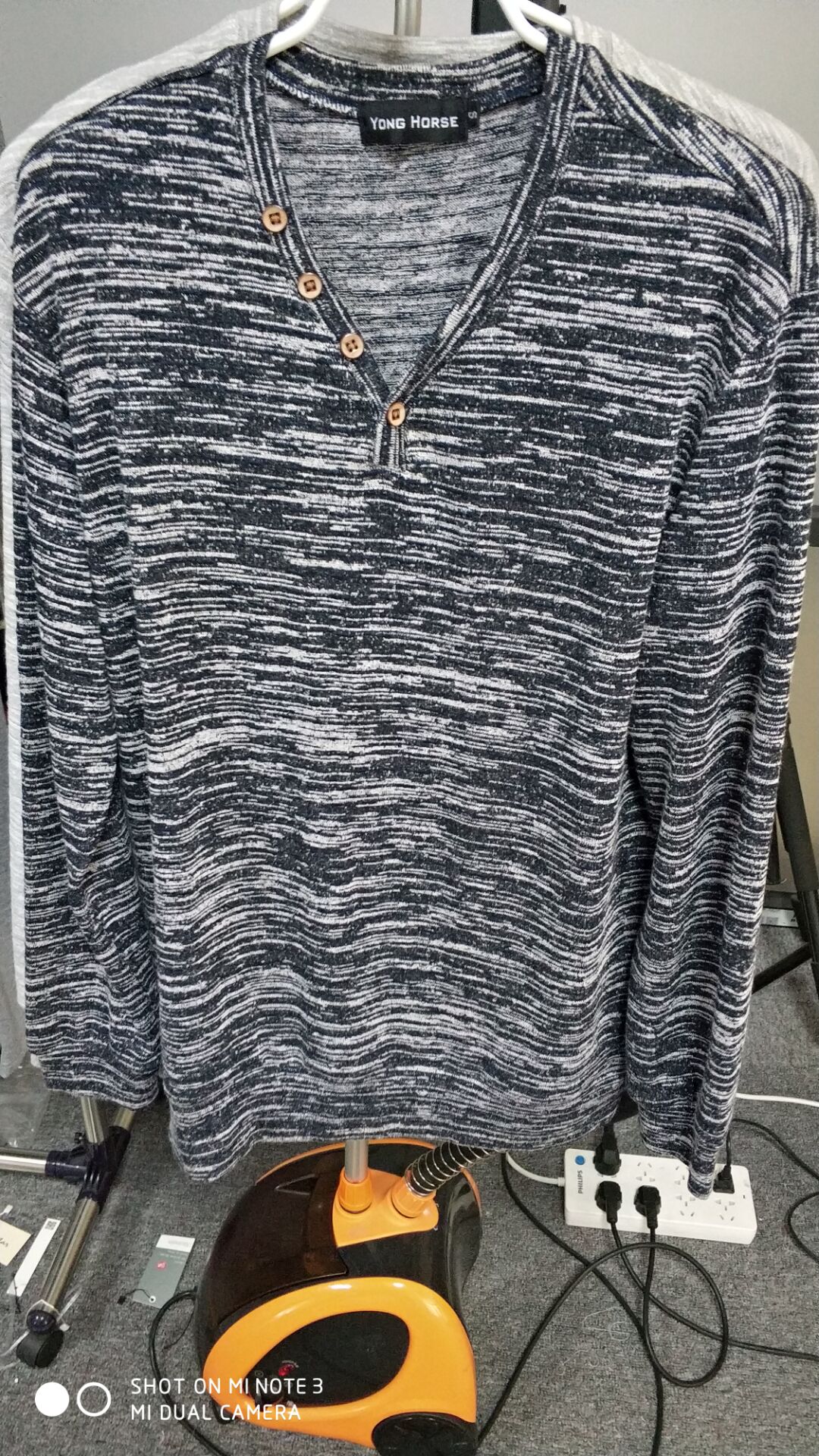 US Yong Horse Men's Textured Slim Fit Long Sleeve V Neck Casual Henley Shirt with 4-Button Decor