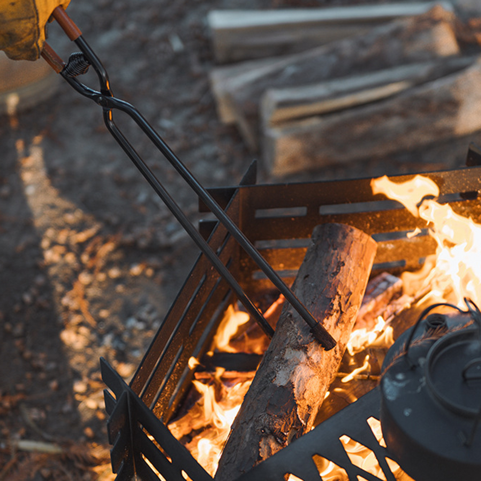 Fireplace Tongs Firewood Tongs Wood Fired Oven Tool Grill Camping Fire Pit Tool Rust Resistant Finish Fireplace Tongs For Indoor Outdoor Camping Hiking Fire tongs