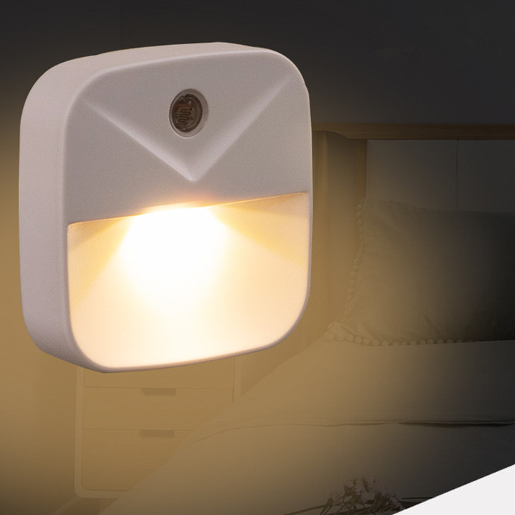 0.4W LED Intelligent Light Control Energy Saving Induction Lamp Night Light Plug Style warm light_European regulations (circular insertion)