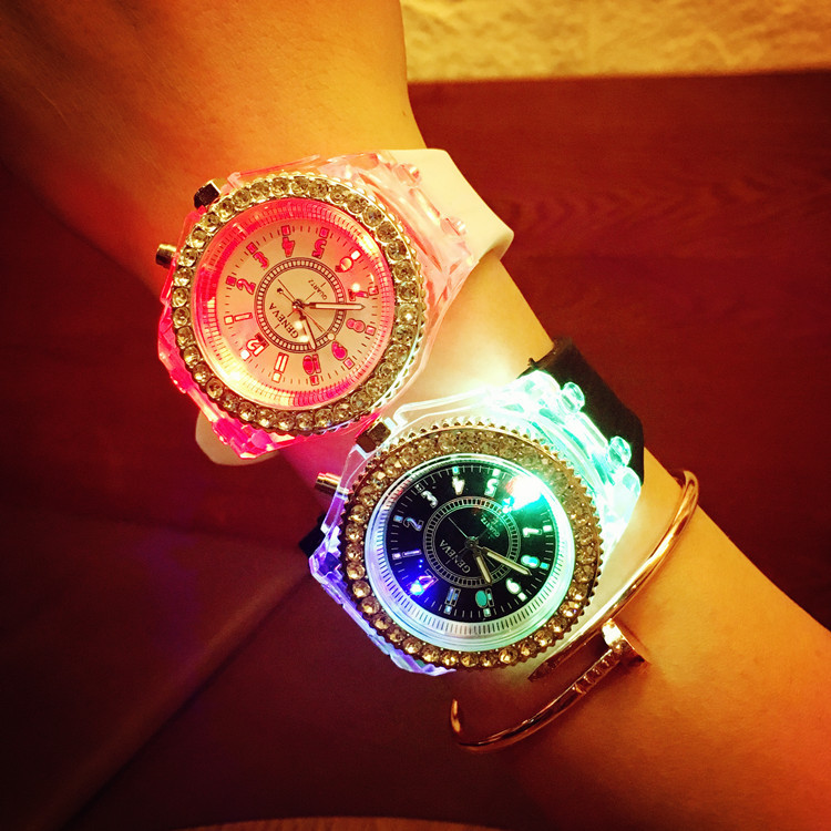 Fashion Casual Silica Gel Band Watch Lovers Luminous Quartz Watch Dark