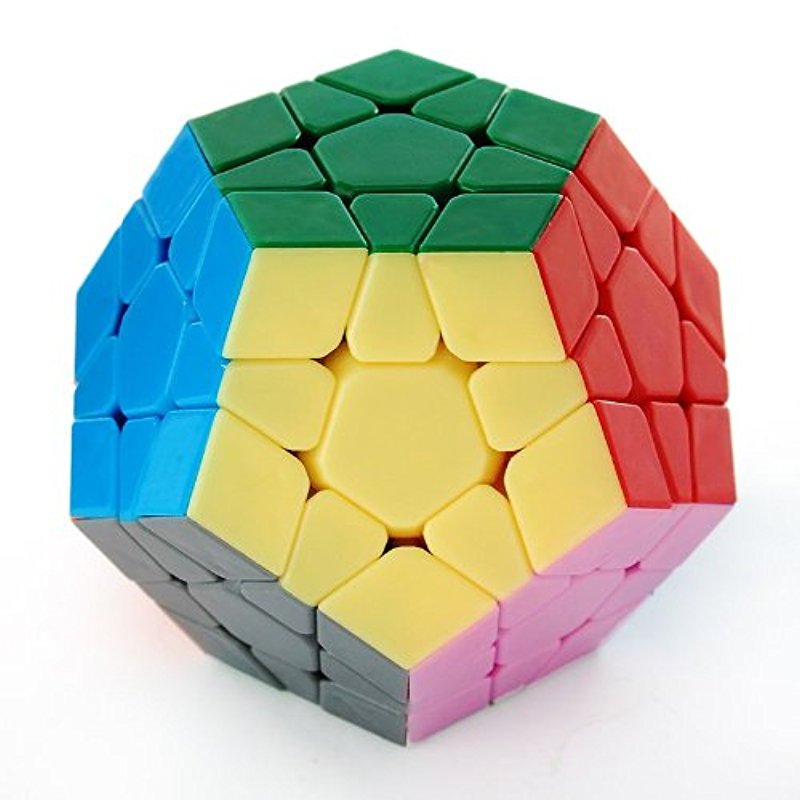 Игра между интеллектом и творчеством, выраженная в потрясающих фигурах из собранного кубика Рубика