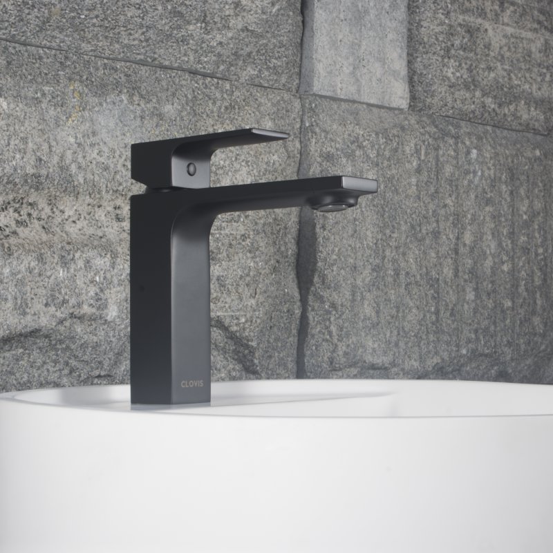US Single handle lavatory faucet with pop up drain, chrome
