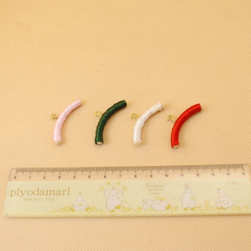 Wholesale 4Pcs Mini Colorful Clothes Hangers for 1:12 Doll House Random  Color From China