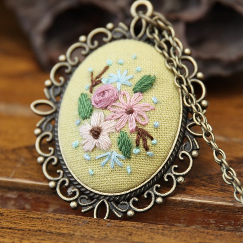 Embroidery  Pendant  Kit Embroidered  Pendant Necklace With Needle Thread For Diy Art Crafts 4#_30*40mm