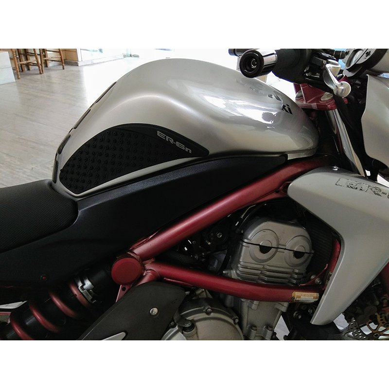1 Pair Motorcycle Anti Slip Pad Oil Box Protector Sticker for  Kawasaki ER-6N 06-15 
