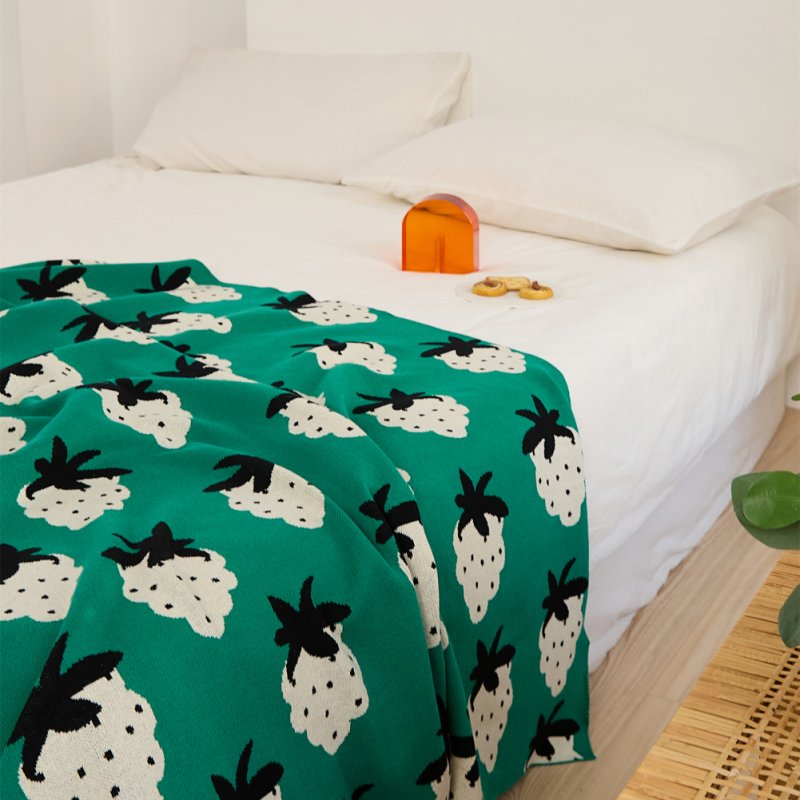 Strawberry Pattern Cotton Blanket Lightweight Breathable Super Soft Throw Blanket For Couch Sofa Bed green Pillowcase:45 x 45CM